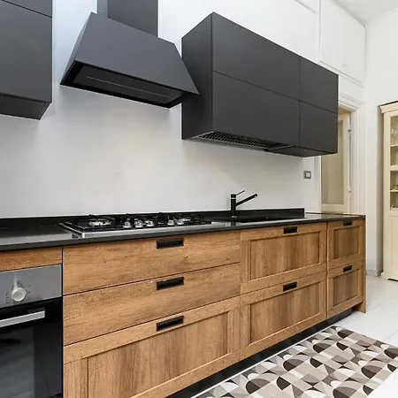 公寓 Comfortable & Cozy By Ndp Rent