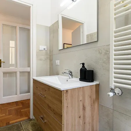 公寓 Comfortable & Cozy By Ndp Rent